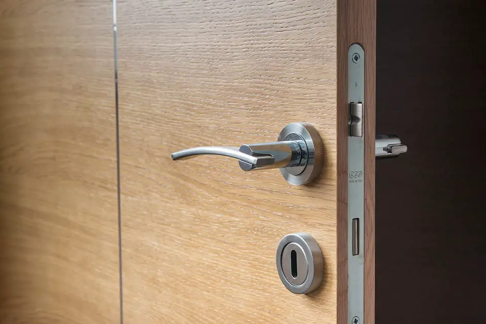 door-1089638_960_720